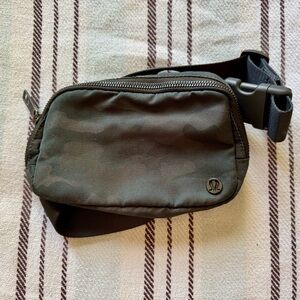 lululemon athletica Camo Belt Bag 1L